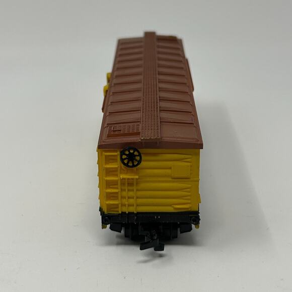 MKT The Katy HO Gauge Livestock Cattle Car Scale Model Train Life Like Yellow - Picture 5 of 8